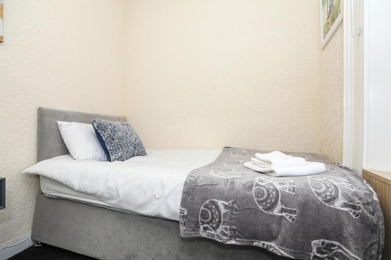 Modern Guest House - Central Inverness - Complimentary Snacks - Free Parking Экстерьер фото