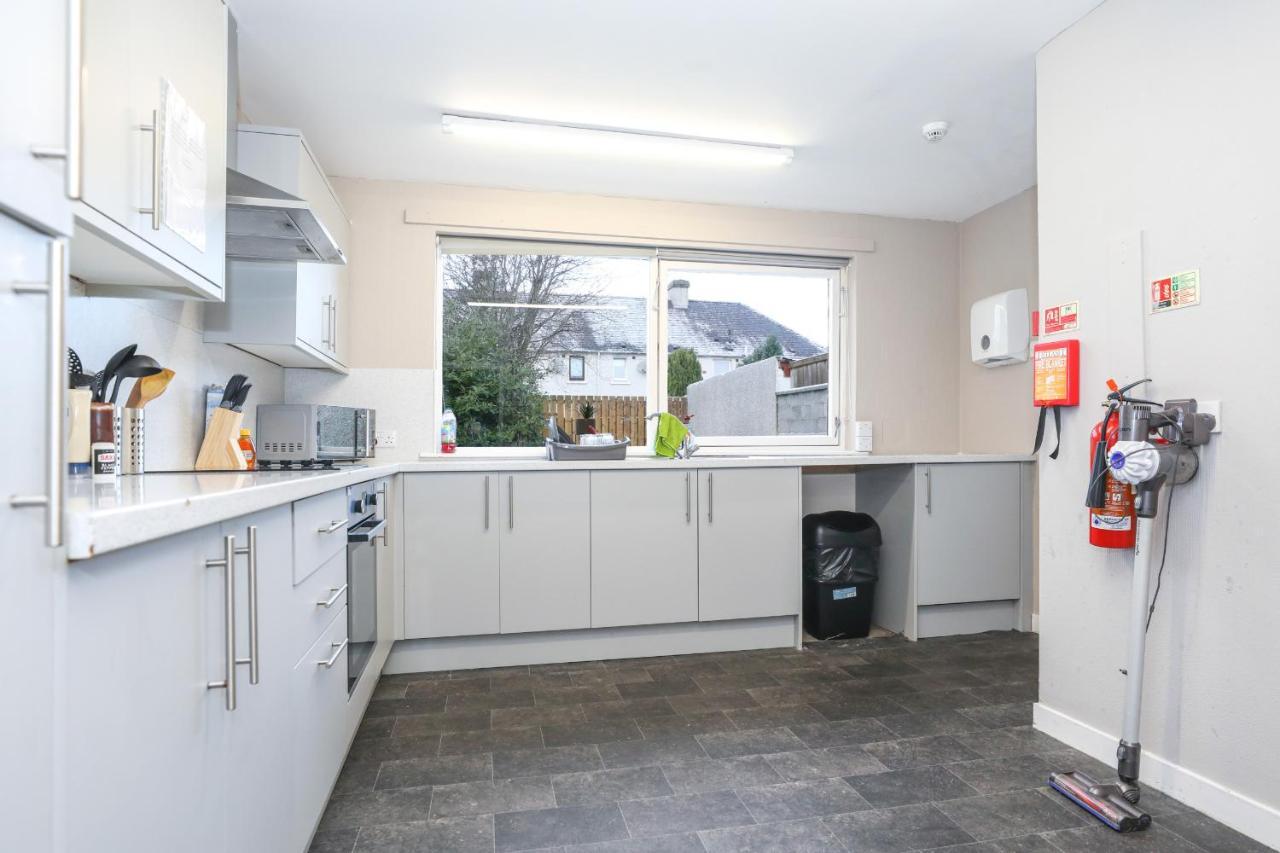 Modern Guest House - Central Inverness - Complimentary Snacks - Free Parking Экстерьер фото